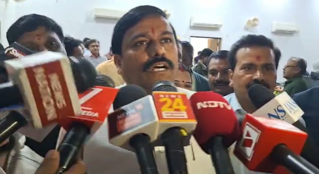 बटालियन की खुशखबरी हवा में, कांग्रेस रोए—भाजपा मुस्कुराए  प्रभारी मंत्री बोले: विकास चलता रहेगा, विरोध सिर पटकता रहेगा