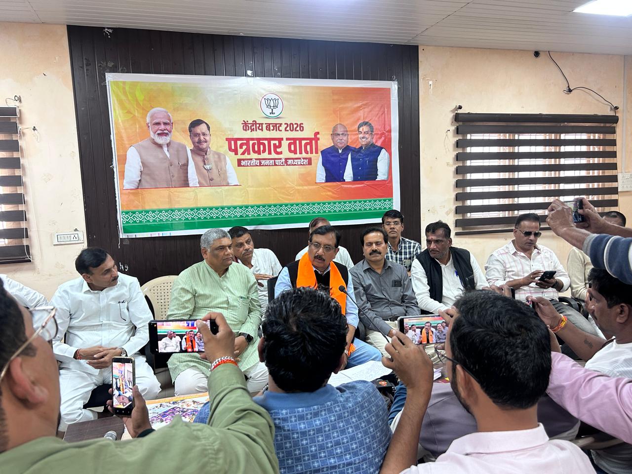 “खोपड़ी- खोपड़ी झोपड़ी झोपड़ी तक तक सरकार की बात पहुंचना हमारा काम है काम, बोले डॉ. विजय शाह— सरकार हमारे लिए क्या काम कर रही है”