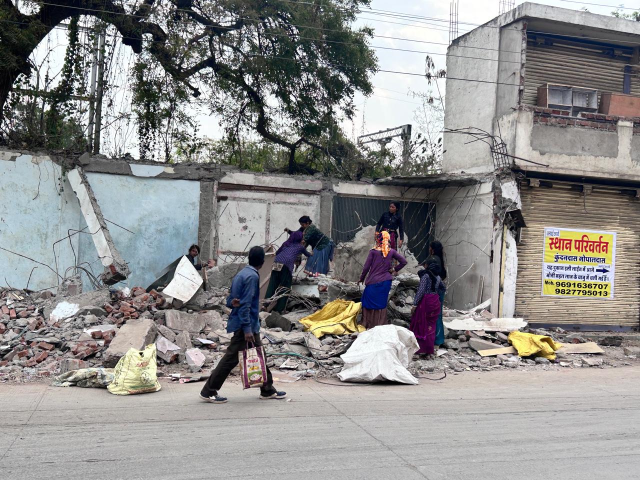 तीन पुलिया क्षेत्र में सड़क चौड़ीकरण की कार्रवाई के बाद ‘मालवा’ बना चर्चा का विषय