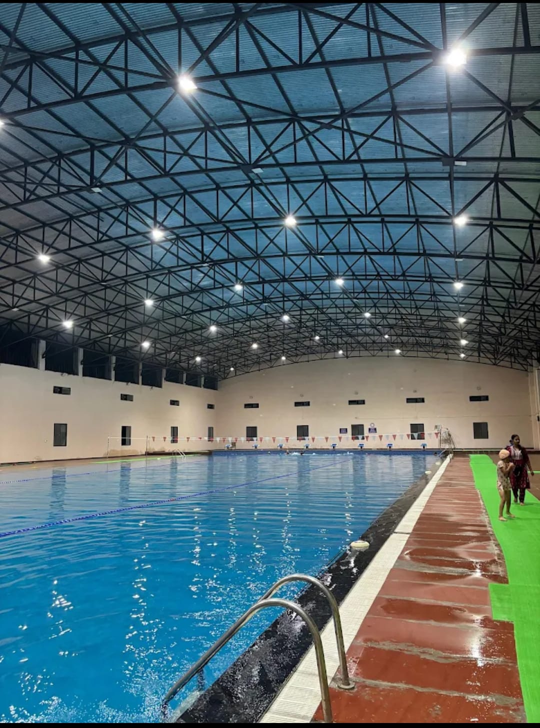 इंतज़ार की तपिश के बीच ठंडक की आस क्या इस बार लंबा चलेगा खंडवा का स्विमिंग पूल सीजन?