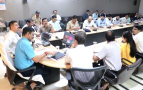 खंडवा प्रशासन एक्शन मोड में: सिस्टम अपडेट के बीच ‘इनबिल्ट वायरस’ की चुनौती