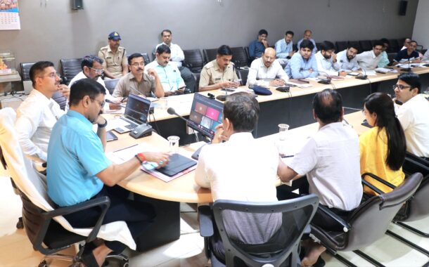 खंडवा प्रशासन एक्शन मोड में: सिस्टम अपडेट के बीच ‘इनबिल्ट वायरस’ की चुनौती