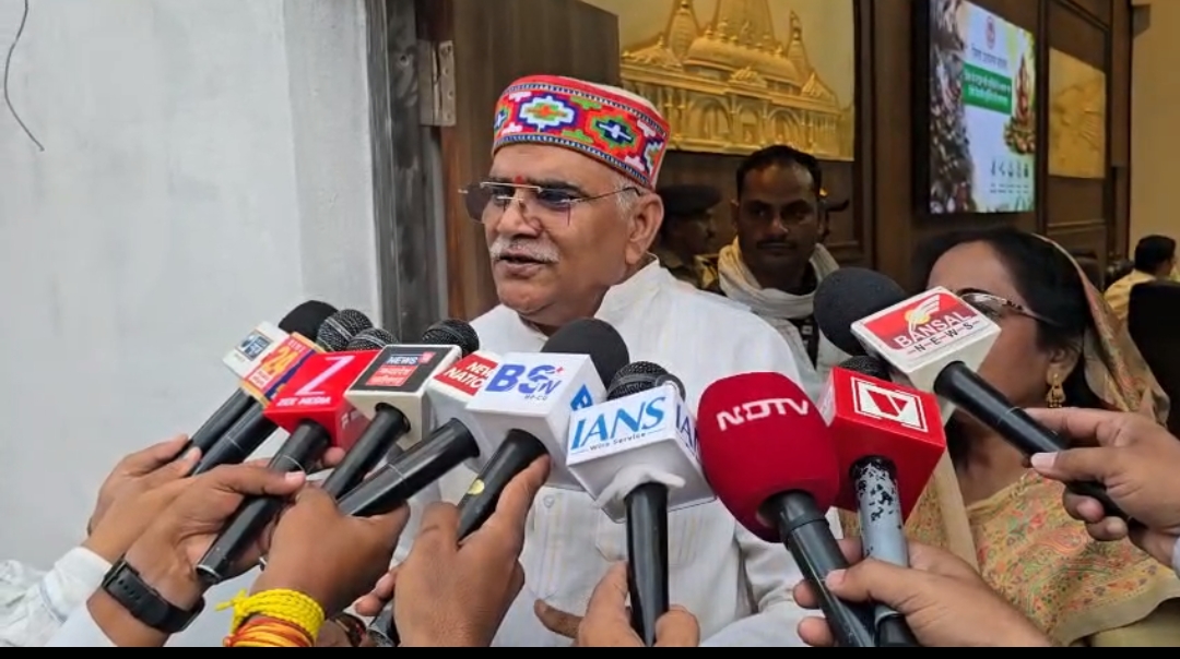 जनता के साथ गद्दारी की, देश को कमजोर करने का काम किया और अब वही लोग देश के लोकप्रिय प्रधानमंत्री पर सवाल उठा रहे